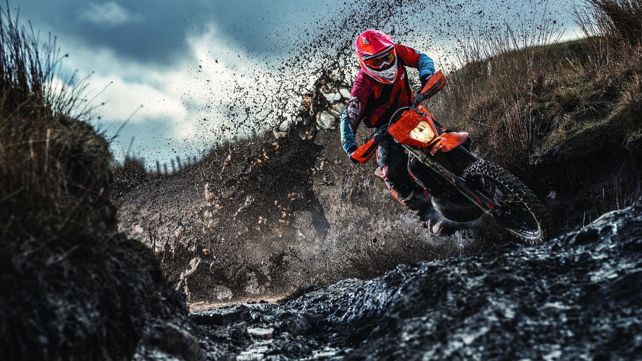 九游官网-_全民冰壶挑战：冬日里的运动热潮_，冰壶运动比赛视频