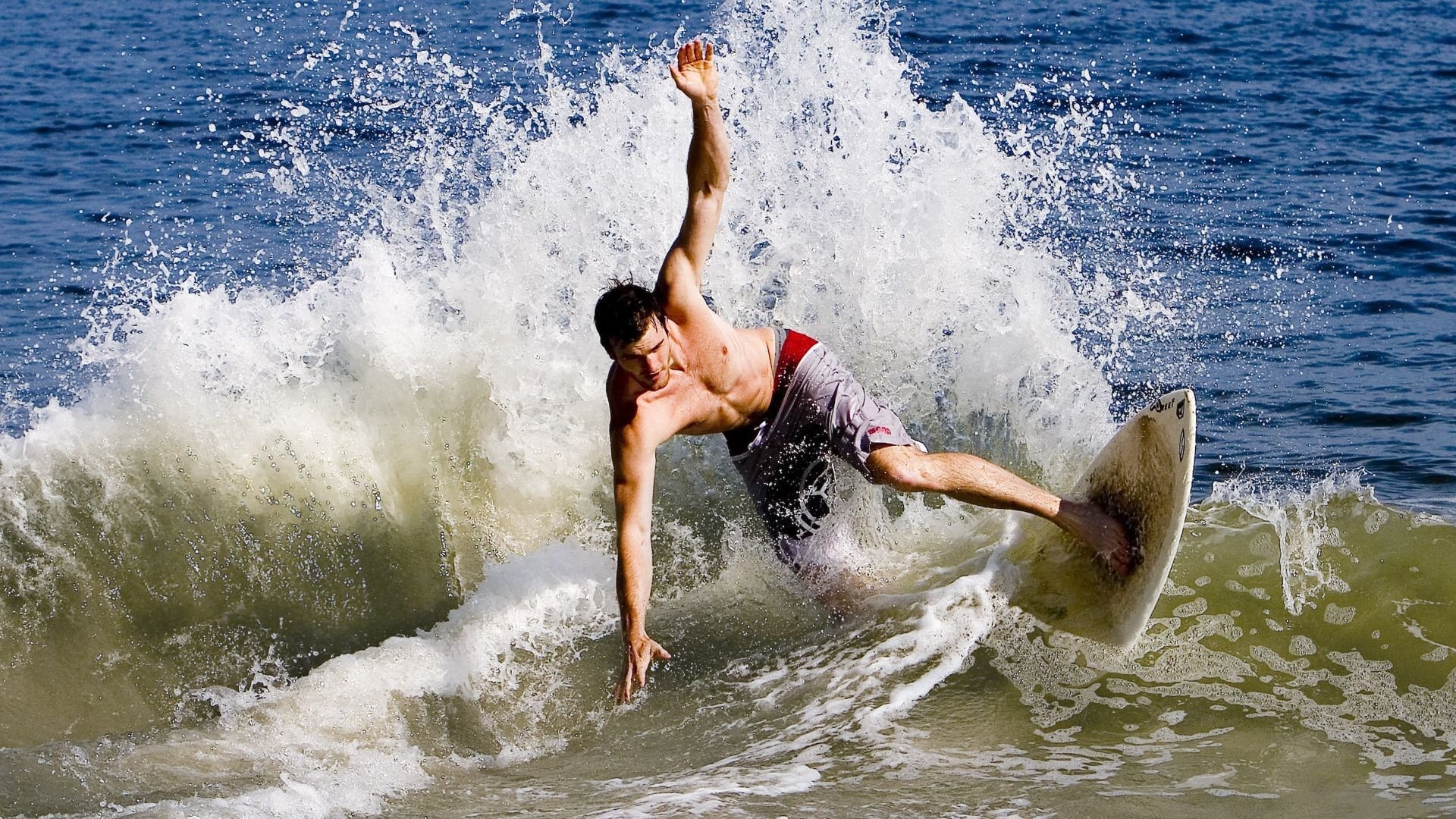 “英超争冠大战:悬念持续,冠军归属未定”,英超争冠2021